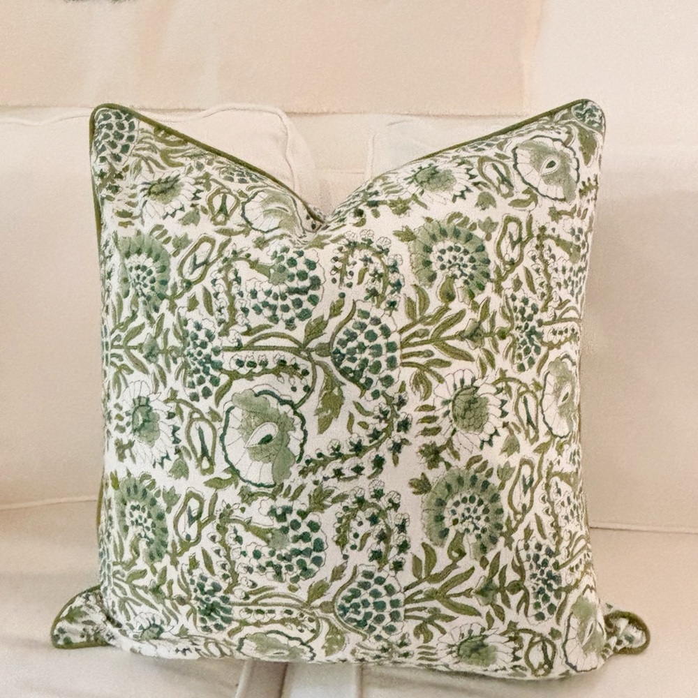 Pair of(2) block print green throw pillow covers 💚 🍀